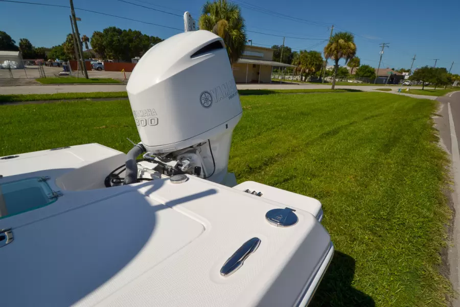 2017 Everglades 243 cc