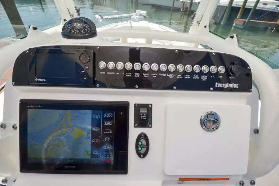 2017 Everglades 243 cc