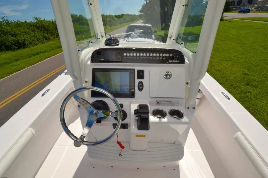 2017 Everglades 243 cc