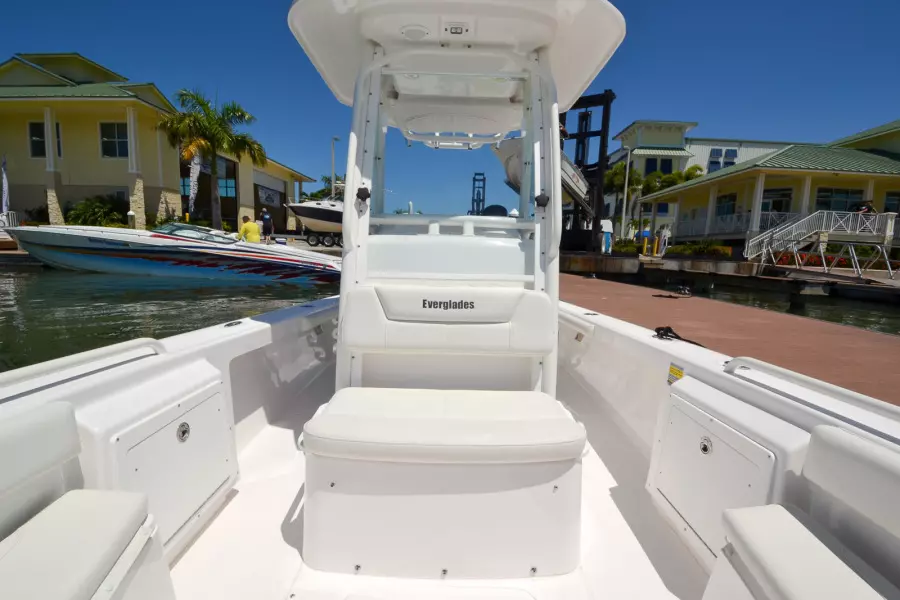 2017 Everglades 243 cc