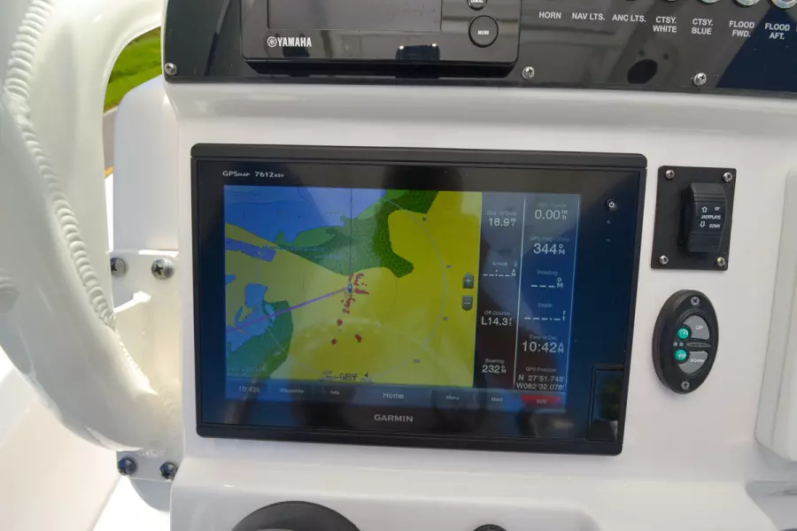 2017 Everglades 243 cc