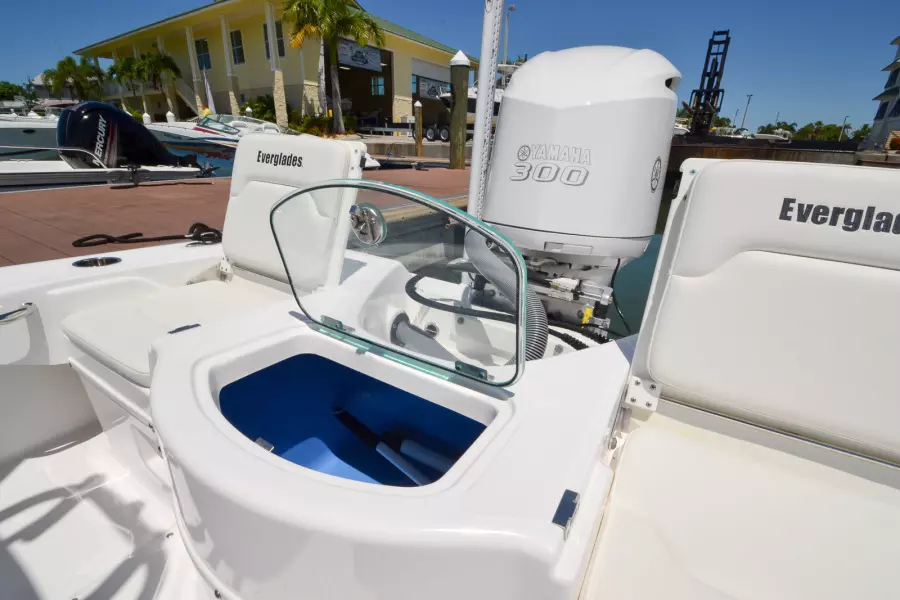2017 Everglades 243 cc