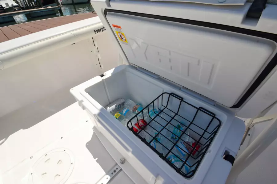 2017 Everglades 243 cc