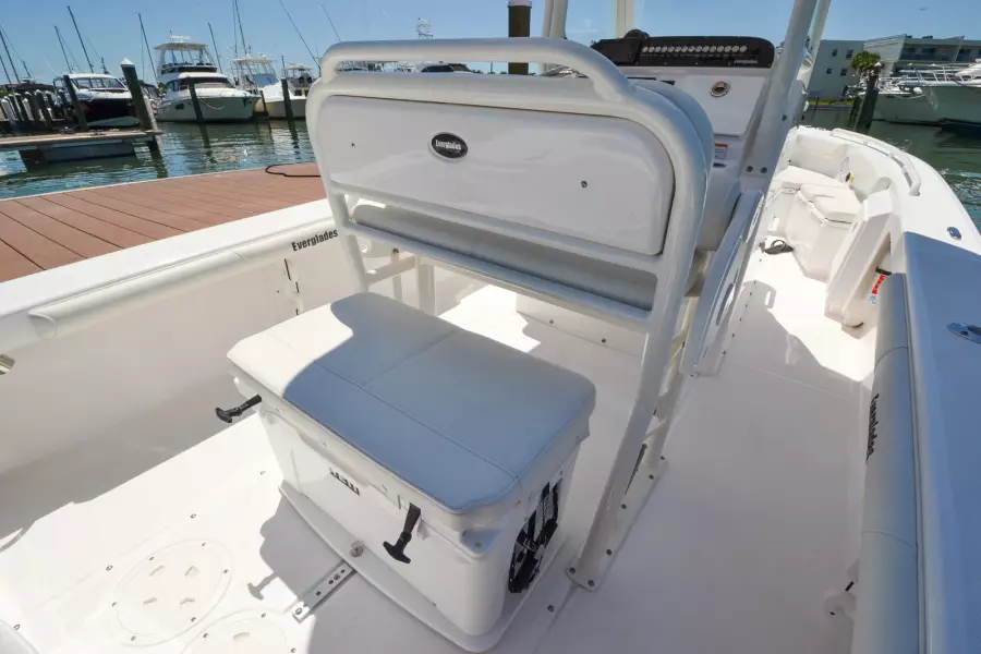 2017 Everglades 243 cc