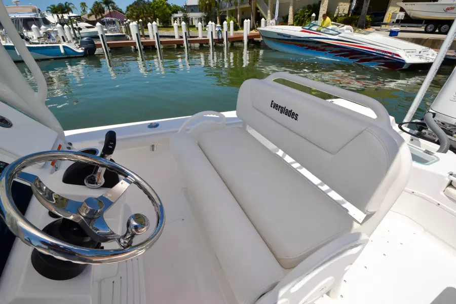 2017 Everglades 243 cc