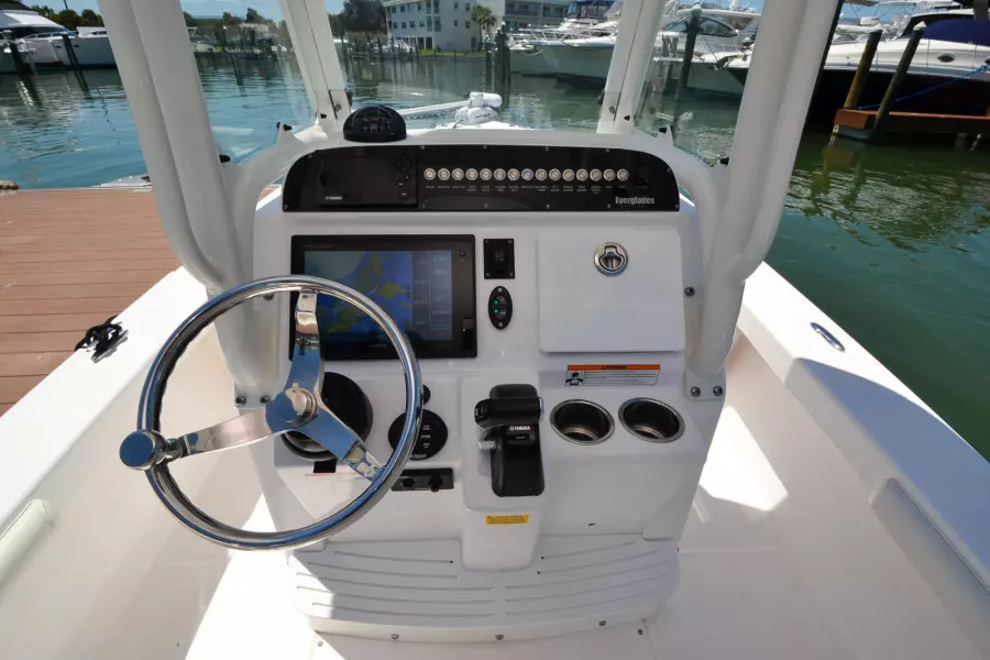 2017 Everglades 243 cc