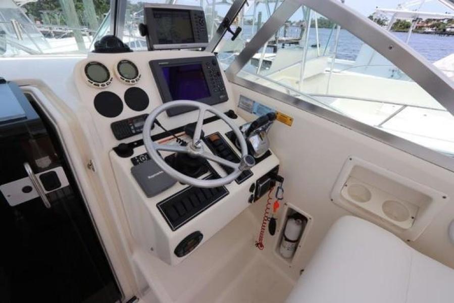 30' 2004 Pursuit 3070 Offshore