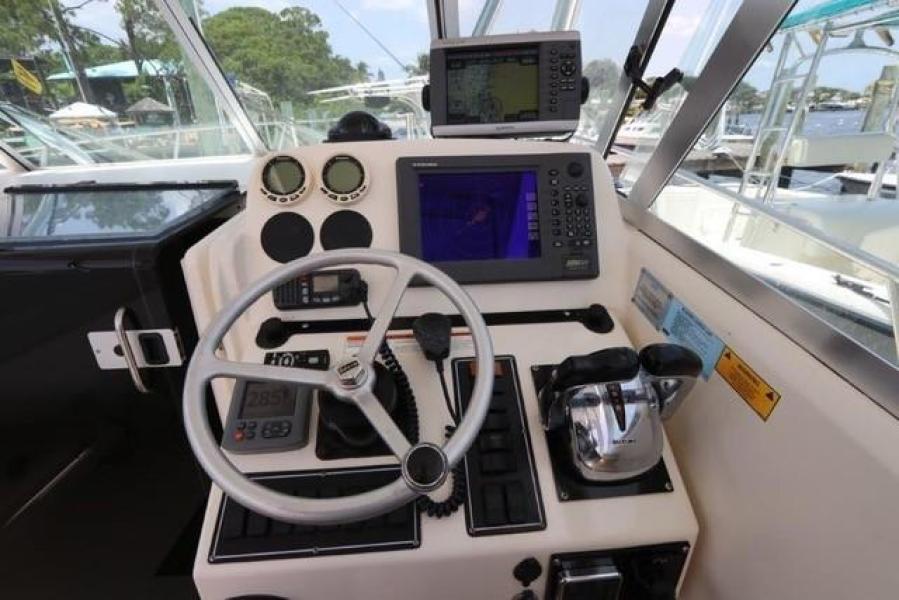 30' 2004 Pursuit 3070 Offshore