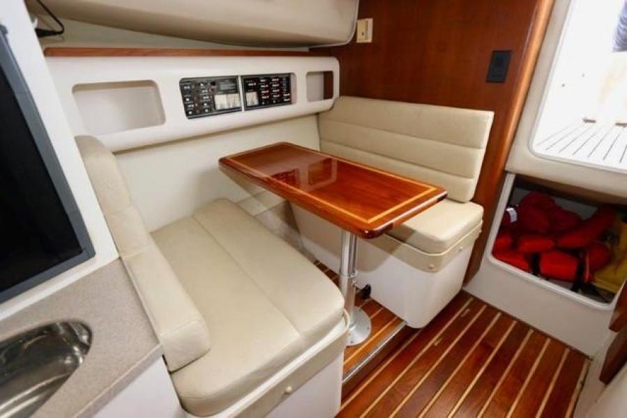 30' 2004 Pursuit 3070 Offshore