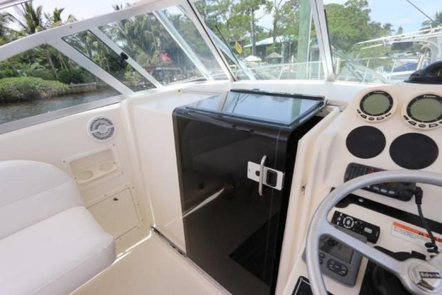 30' 2004 Pursuit 3070 Offshore