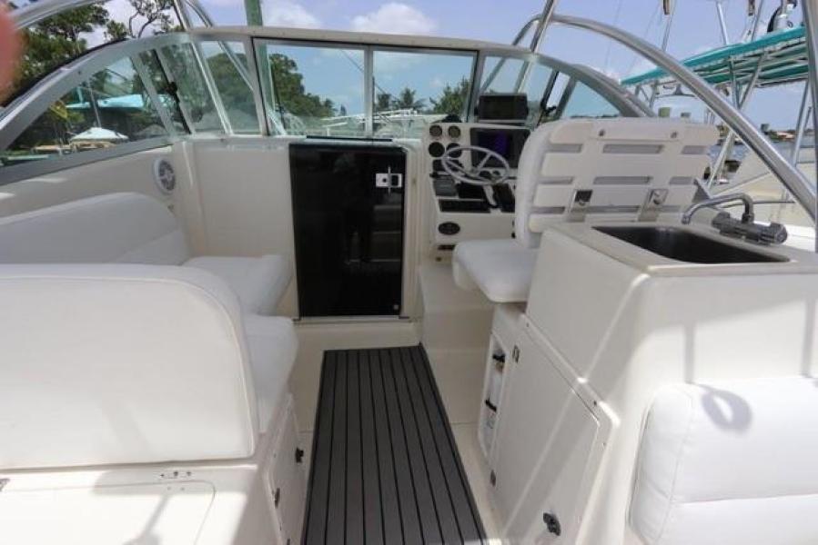 30' 2004 Pursuit 3070 Offshore