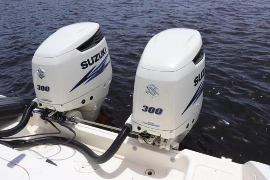 30' 2004 Pursuit 3070 Offshore