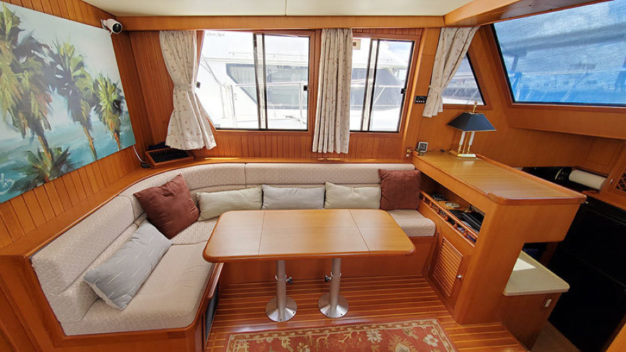 2010 Marine Trader 38 Sundeck