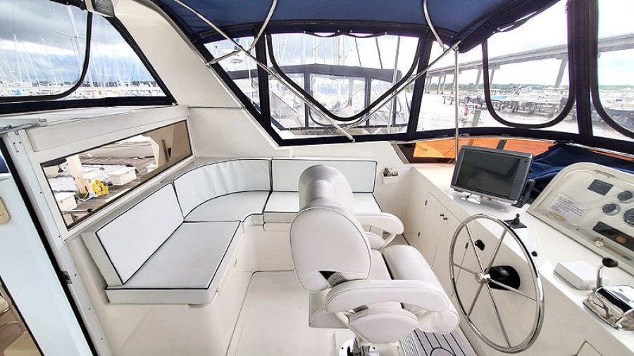 2010 Marine Trader 38 Sundeck