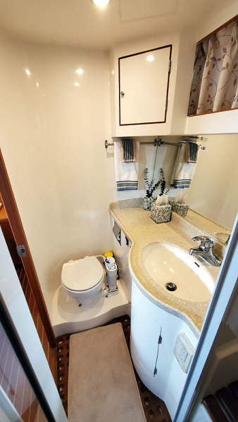2010 Marine Trader 38 Sundeck