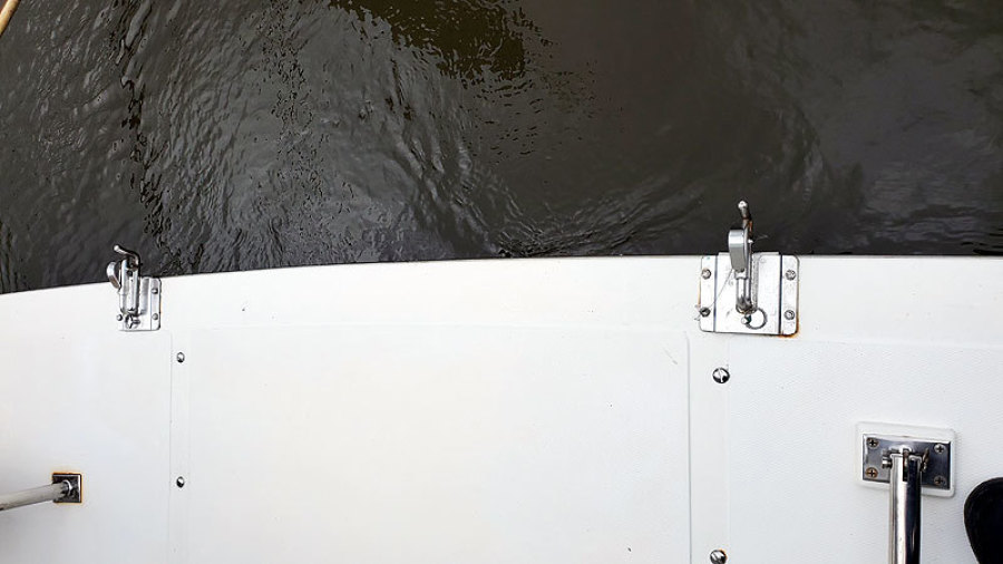 2010 Marine Trader 38 Sundeck