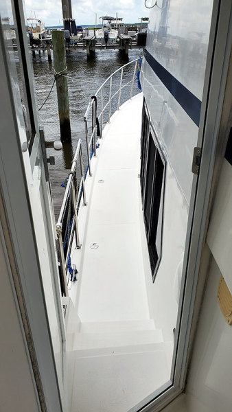 2010 Marine Trader 38 Sundeck