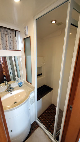 2010 Marine Trader 38 Sundeck