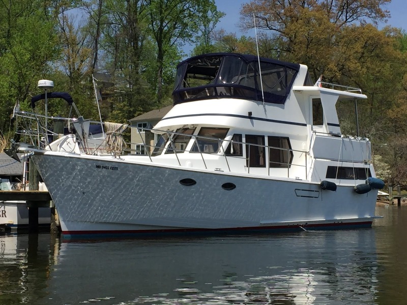 2010 Marine Trader 38 Sundeck