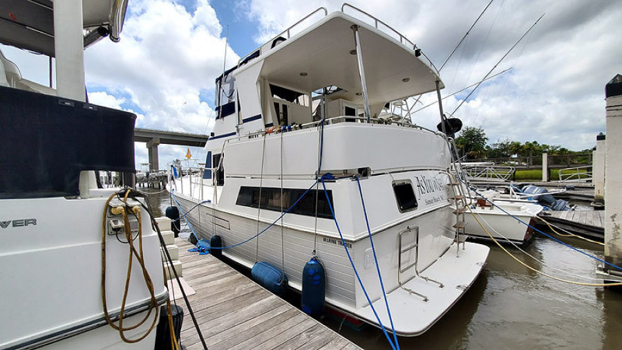 2010 Marine Trader 38 Sundeck