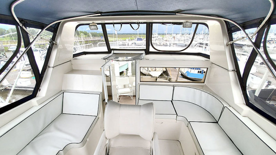 2010 Marine Trader 38 Sundeck