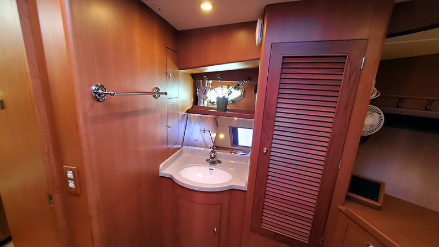 2010 Marine Trader 38 Sundeck