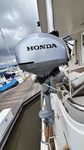 2010 Marine Trader 38 Sundeck