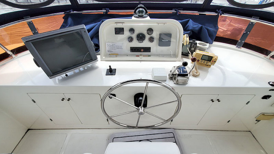 2010 Marine Trader 38 Sundeck