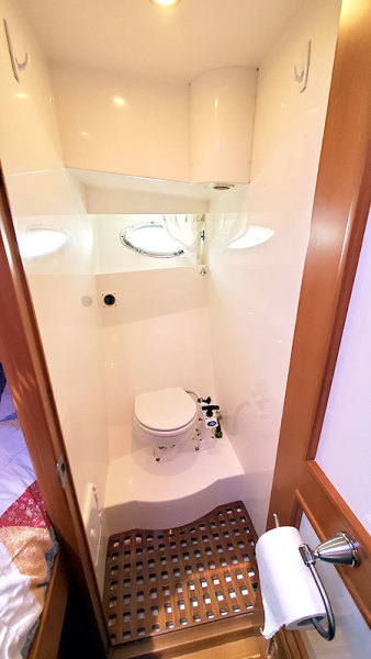 2010 Marine Trader 38 Sundeck