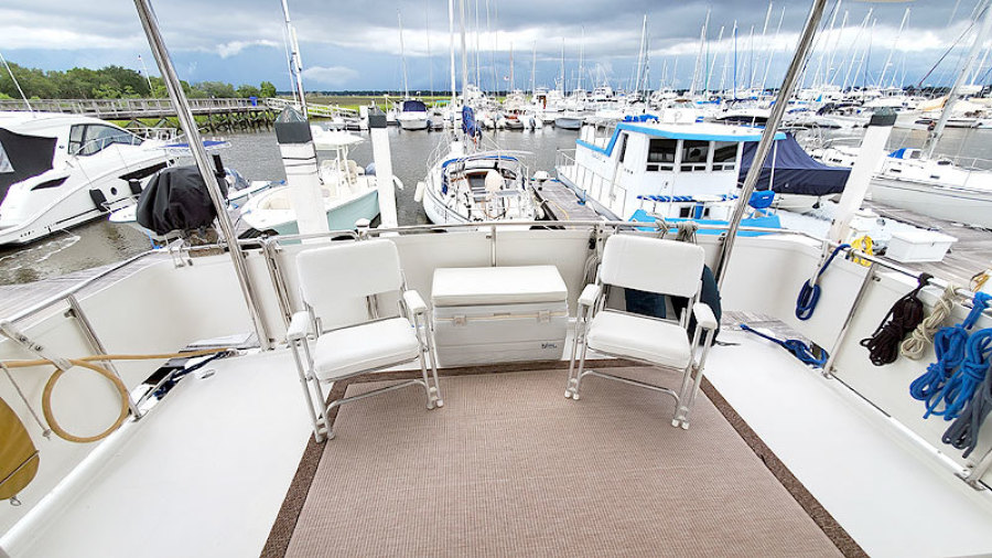 2010 Marine Trader 38 Sundeck