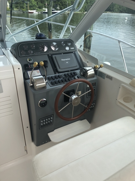 2000 Tiara Yachts Coronet