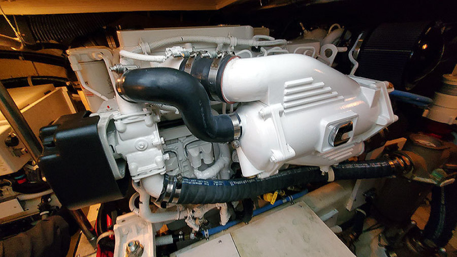 2014 Carver C40 Sedan Bridge
