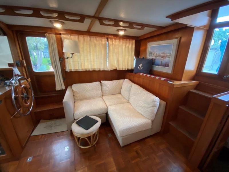 1988 Jefferson 42 Sundeck Motor