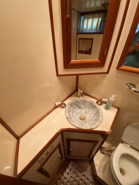 1988 Jefferson 42 Sundeck Motor