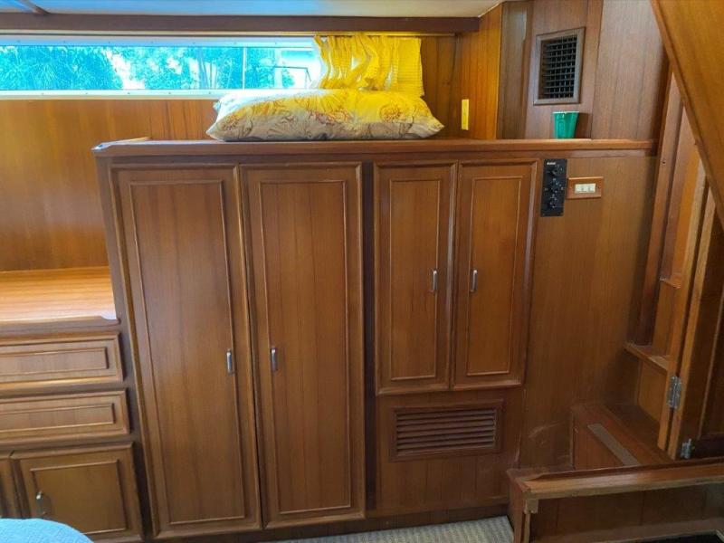1988 Jefferson 42 Sundeck Motor