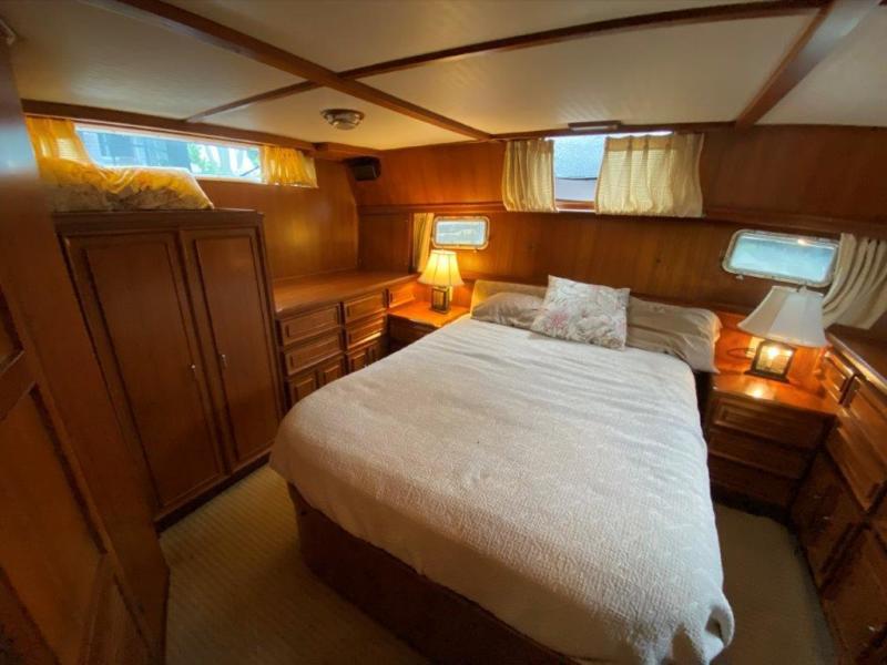 1988 Jefferson 42 Sundeck Motor