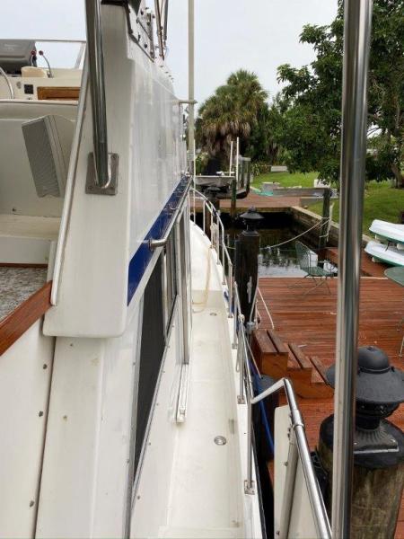 1988 Jefferson 42 Sundeck Motor