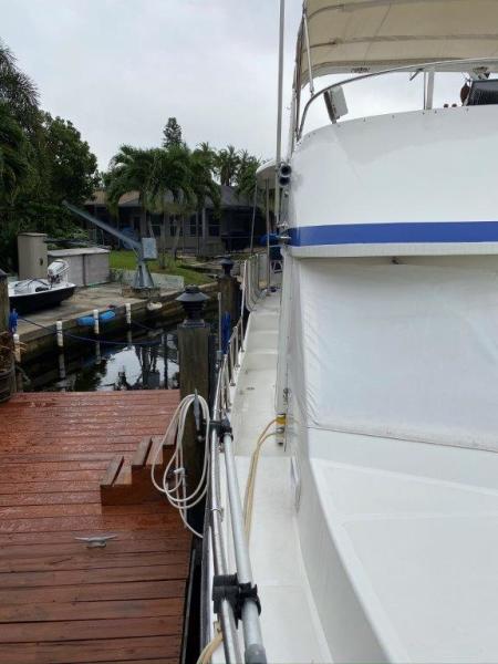 1988 Jefferson 42 Sundeck Motor