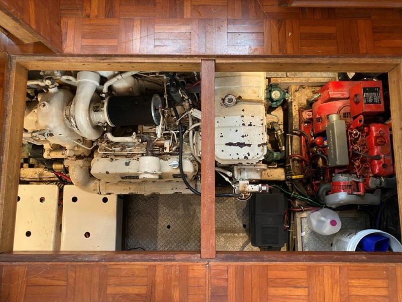 1988 Jefferson 42 Sundeck Motor