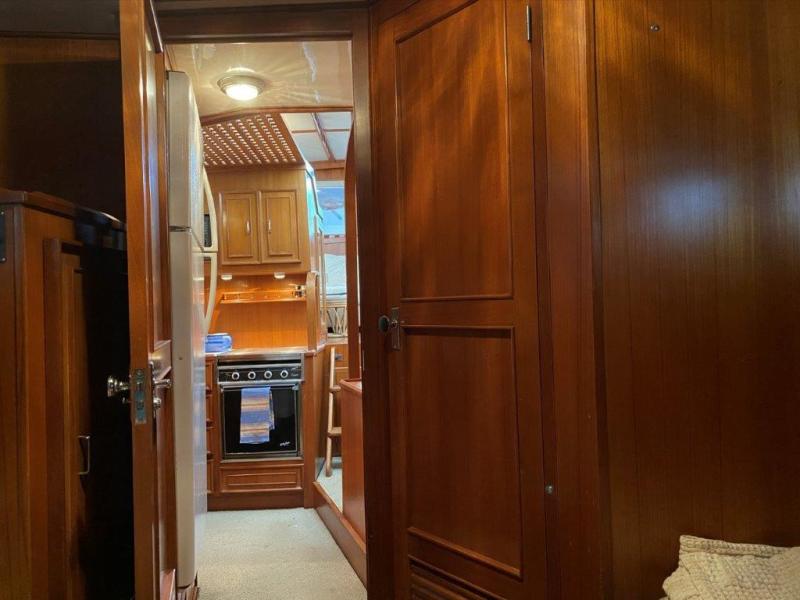 1988 Jefferson 42 Sundeck Motor