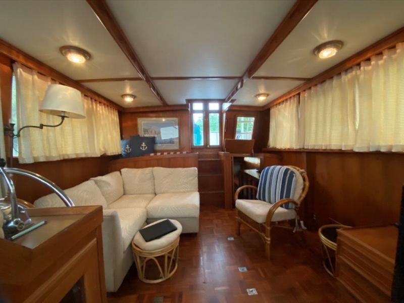 1988 Jefferson 42 Sundeck Motor