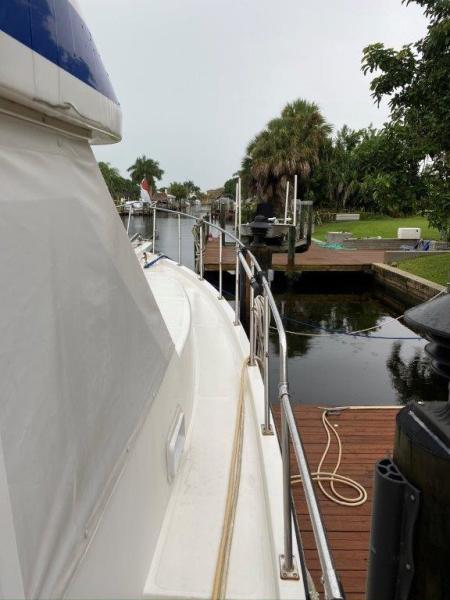1988 Jefferson 42 Sundeck Motor