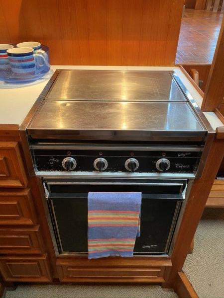 1988 Jefferson 42 Sundeck Motor
