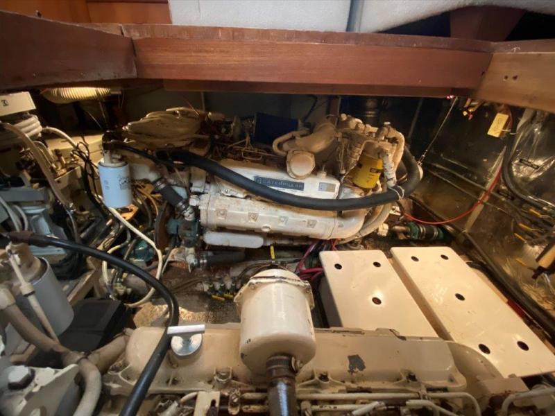 1988 Jefferson 42 Sundeck Motor