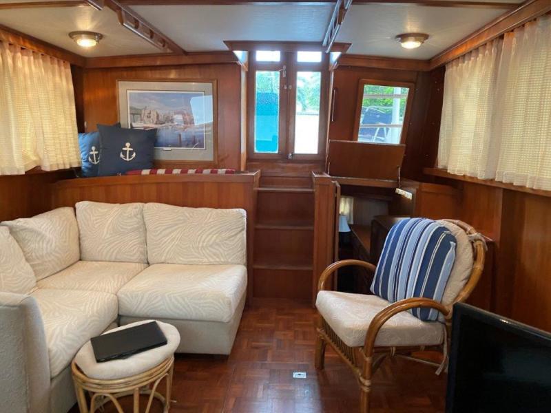 1988 Jefferson 42 Sundeck Motor