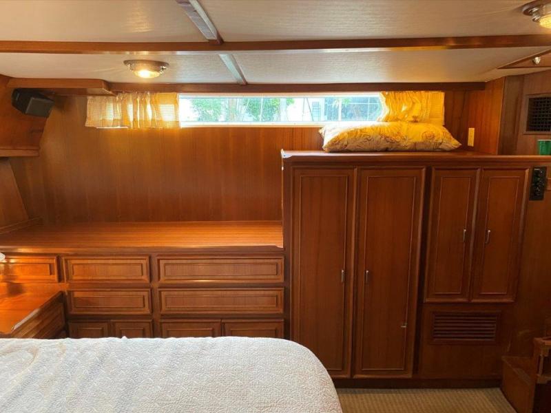 1988 Jefferson 42 Sundeck Motor