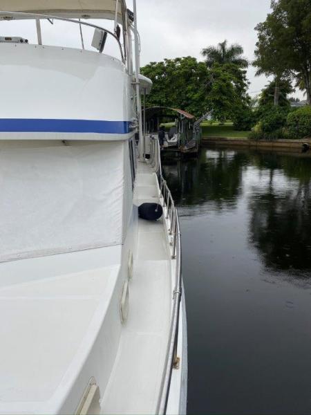 1988 Jefferson 42 Sundeck Motor