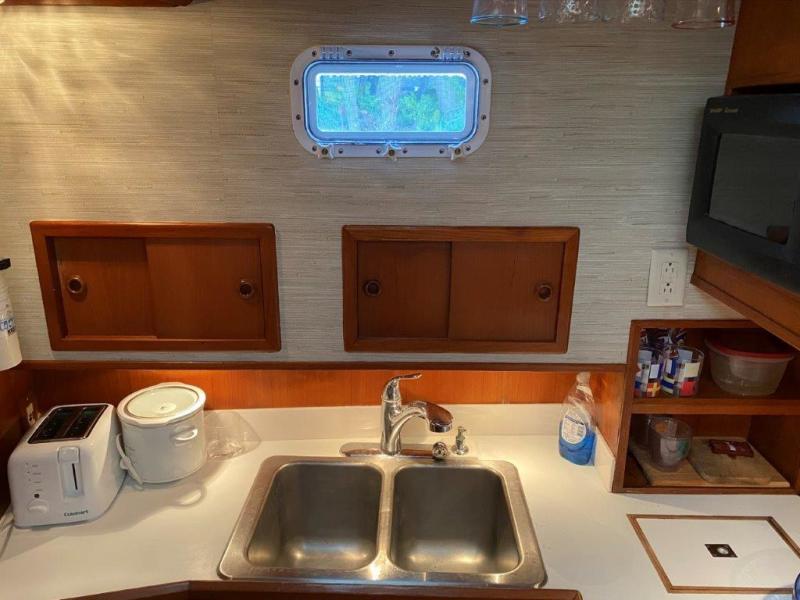 1988 Jefferson 42 Sundeck Motor