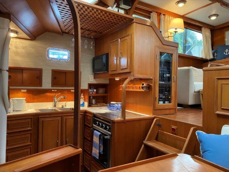1988 Jefferson 42 Sundeck Motor