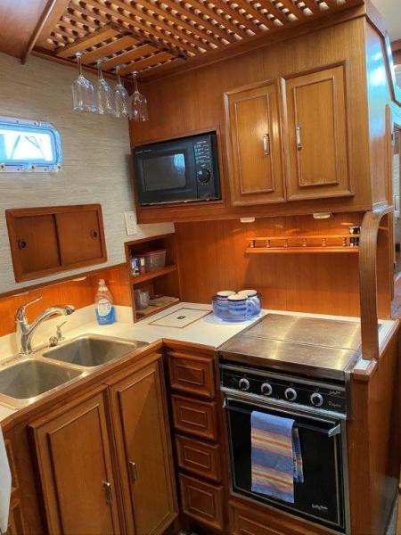 1988 Jefferson 42 Sundeck Motor